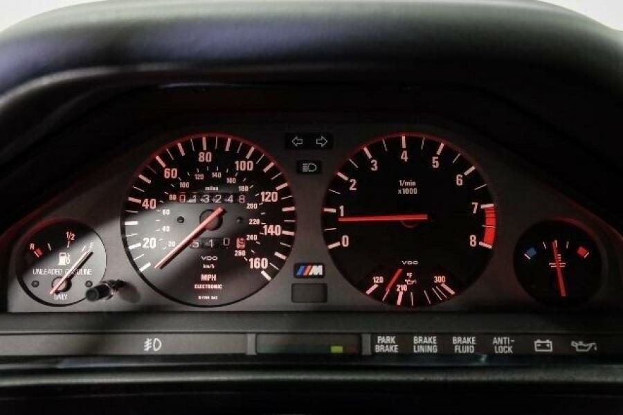 Панель приборов BMW M3 Paul Walker Collection (E30) 1991 года  (фото 22 из 43)